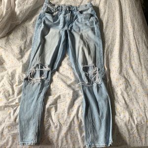 American Eagle Size 6 Blue Ripped Mom Jeans
